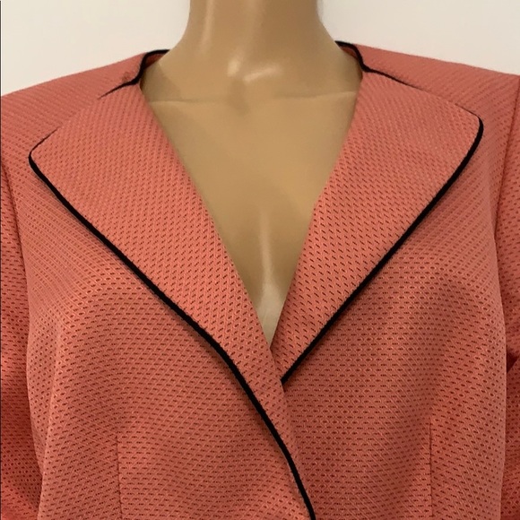 Woman’s Le Suit Separates Blazer. - Picture 2 of 8